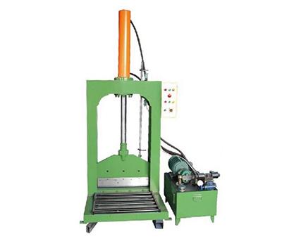 Máy cắt cao su dạng đứng